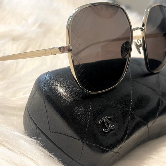 🔥EUC Authentic Chanel Sunglasses (Full inclusion) - Picture 2 of 5
